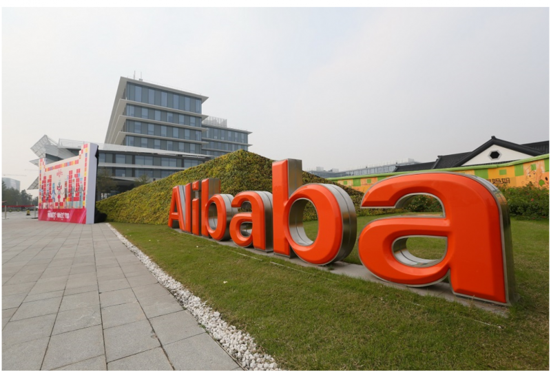 Alibaba Patenkan Desain Ponsel Lipat “Clamshell”